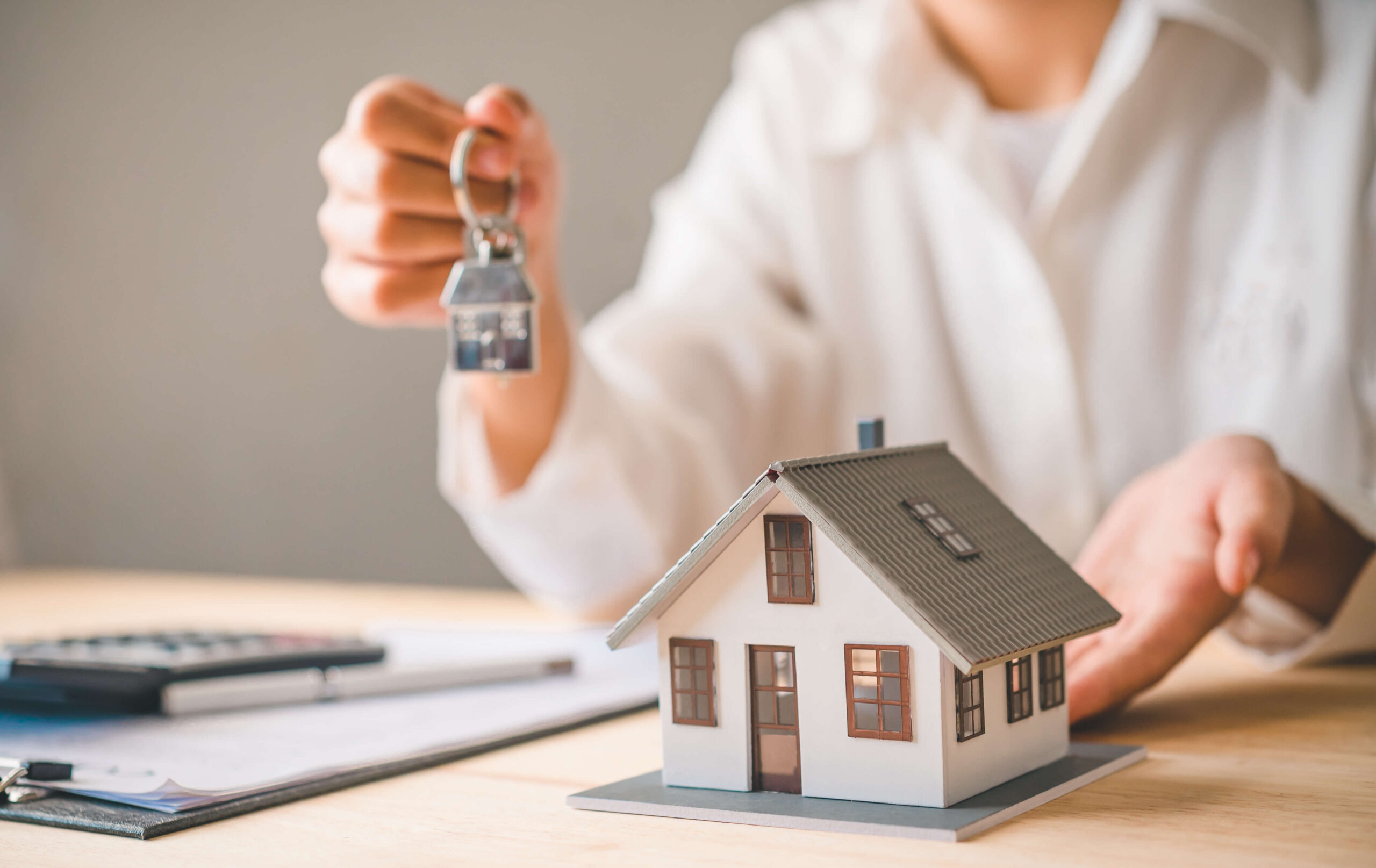 ¿Cómo comprar casas a los bancos?